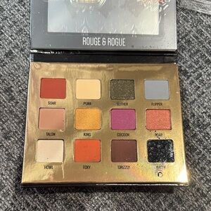 Eyeshadow Palette - Bold Gold, Purple, and Black Shades